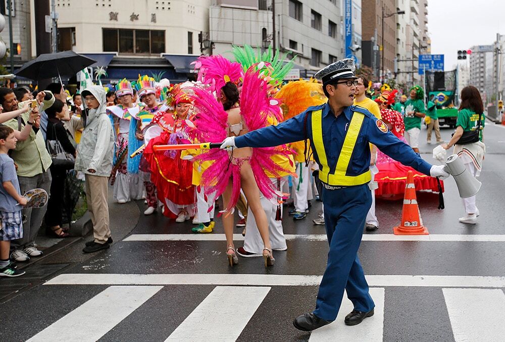Токио заполнился полуобнаженными женщинами: фоторепортаж