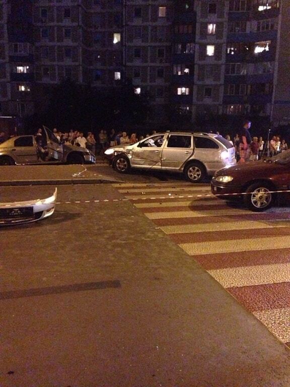 У Києві водія ледь не лінчували після жахливої ДТП на Позняках: фото аварії
