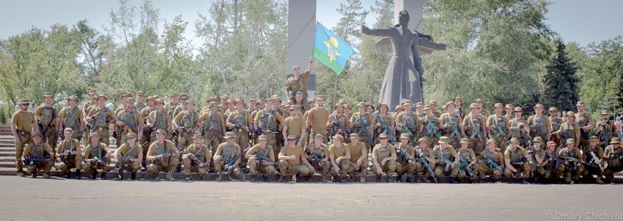 Бирюков не удержался от фото "мимимишных" десантников и морпехов из Мариуполя