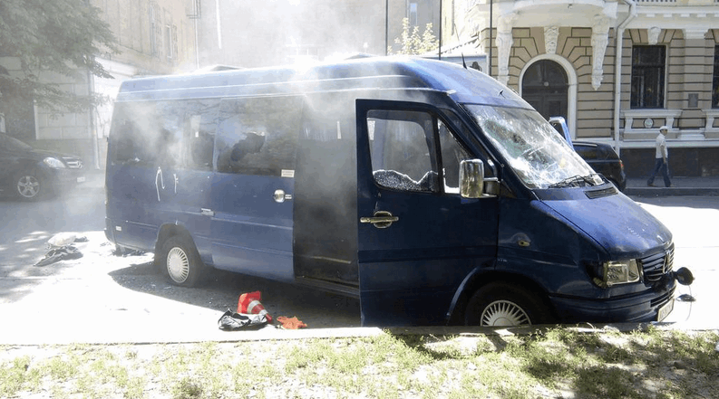 В Харькове стрельба: неизвестные напали на охрану и подожгли офис Добкина