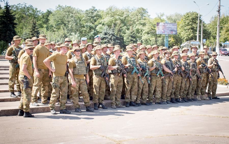 Бірюков не втримався від фото "мімімішних" десантників і морпіхів з Маріуполя