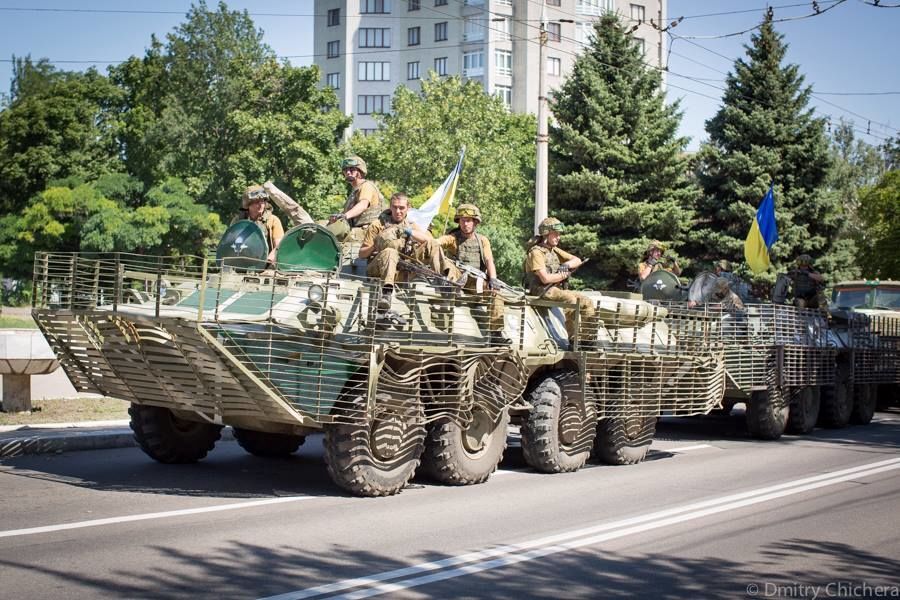 Бірюков не втримався від фото "мімімішних" десантників і морпіхів з Маріуполя