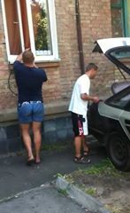 В Киеве водитель заправляет автомобиль газом из квартиры: опубликованы фото и видео
