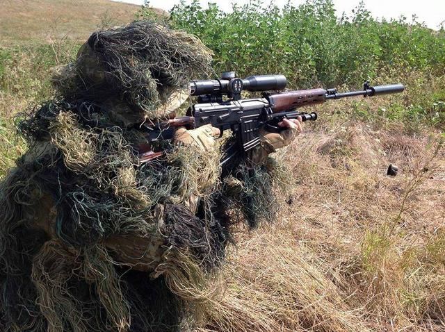 Украинским снайперам передали военную оптику: фоторепортаж