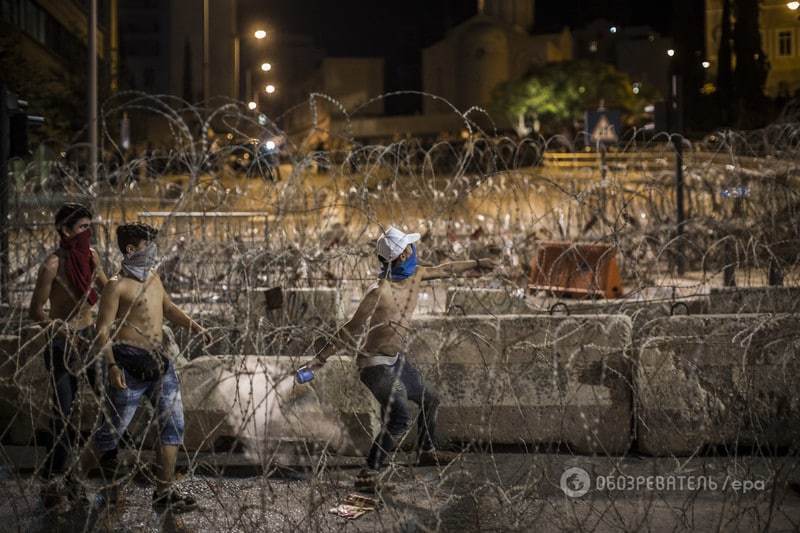"Від вас смердить!": У Бейруті розпочався "сміттєвий" "Майдан". Фото революції