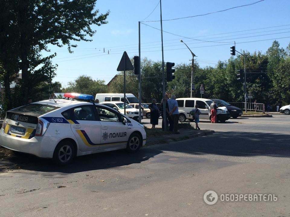 Во Львове полиция молниеносно прибыла на ДТП: фото и видео аварии