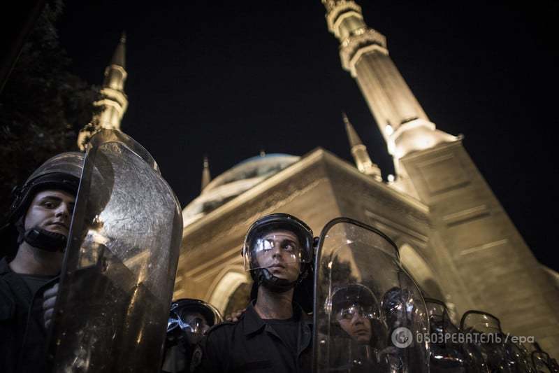 "Від вас смердить!": У Бейруті розпочався "сміттєвий" "Майдан". Фото революції