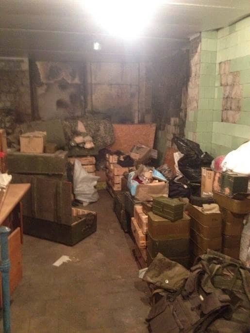 У зоні АТО знайшли великі арсенали зброї добровольців: опубліковані фото
