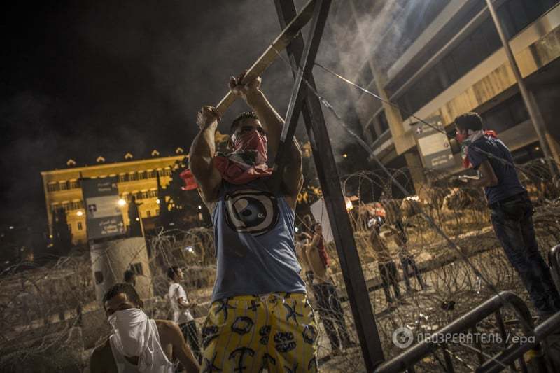"Вы воняете!": в Бейруте начался "мусорный" "Майдан". Фото революции