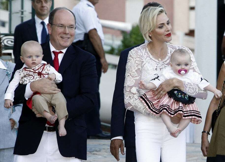 Перший вихід у світ: 8-місячні принц і принцеса Монако побували на пікніку. Фото вінценосних малюків