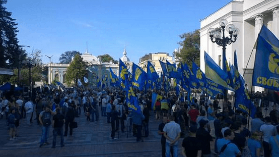 Столкновения в Киеве: погибли трое нацгвардейцев. Подробности, фото и видео