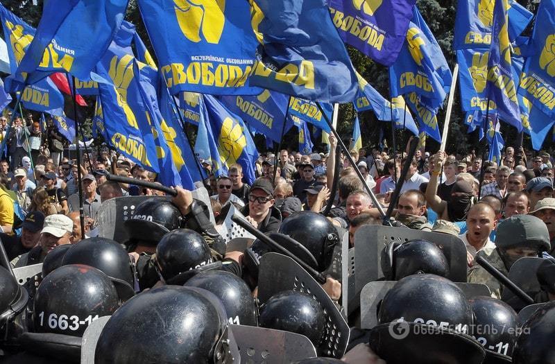 Не хочуть міняти Конституцію: близько тисячі активістів почали пікетувати Раду. Онлайн-трансляція