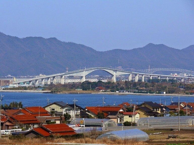 Самый экстремальный мост в Японии, от поездки по которому захватывает дух