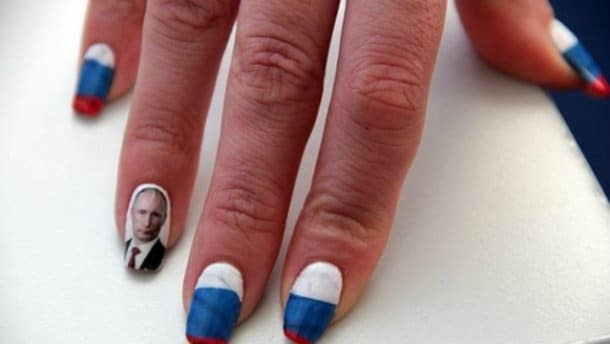 Тату, маникюр и нижнее белье: как россияне выражают любовь к Путину. Фотофакт