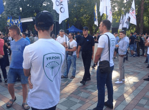 Столкновения в Киеве: погибли трое нацгвардейцев. Подробности, фото и видео