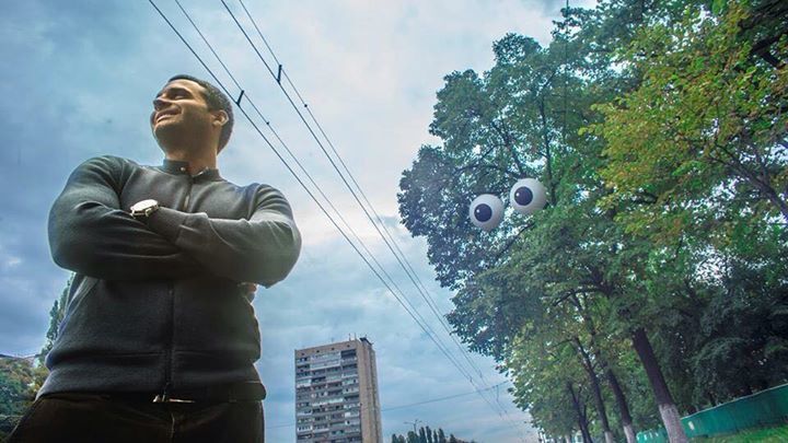 В Киеве появилось "глазастое дерево": фотофакт