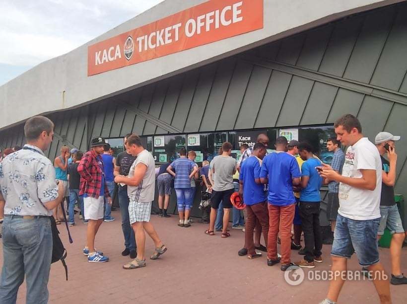 "Шахтер" во Львове будут поддерживать колоритные болельщики: фото фанатов