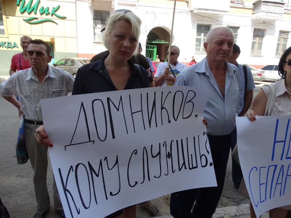 В Мариуполе протестовали против сепаратиста-начальника военно-городского центра