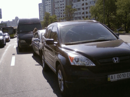 В Киеве в тянучке столкнулись четыре автомобиля