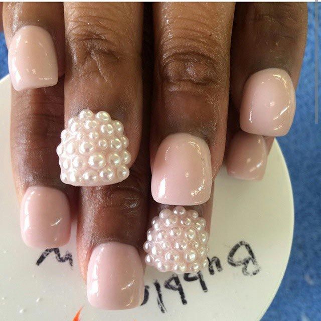 Новый тренд лета: девушки по всему миру делают безумный маникюр bubble nails