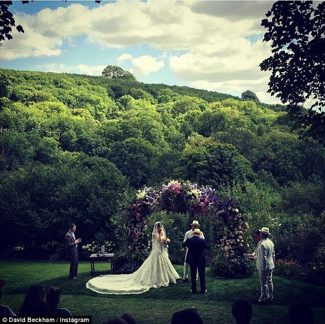 В сети появились трогательные фото со свадьбы Гая Ричи