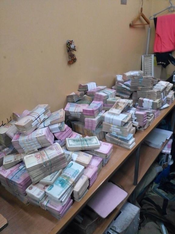 17 обысков за день: в Киеве накрыли сеть нелегальных обменников