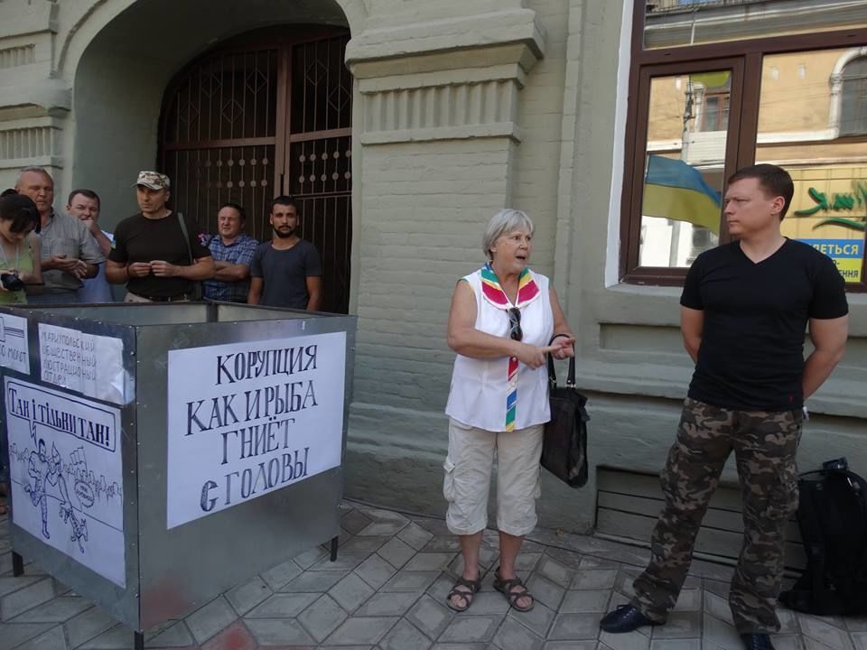 В Мариуполе протестовали против сепаратиста-начальника военно-городского центра