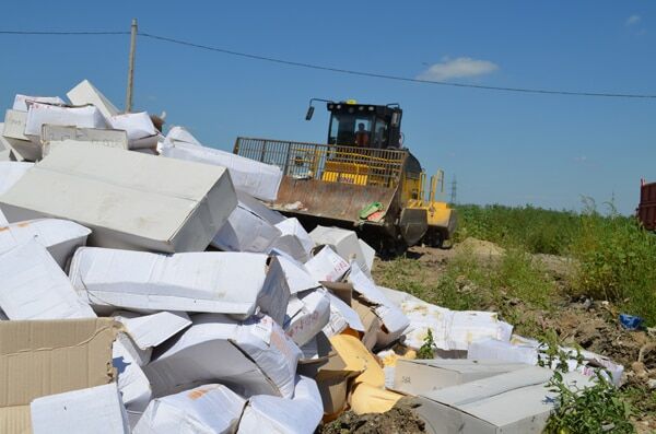 10 тонн сиру. Опубліковано перші фото показового знищення продуктів через санкції