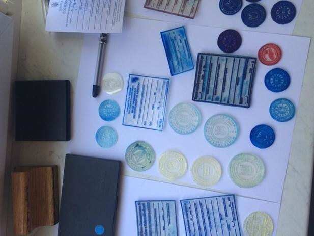 У Києві накрили підпільну друкарню з фальшивими паспортами