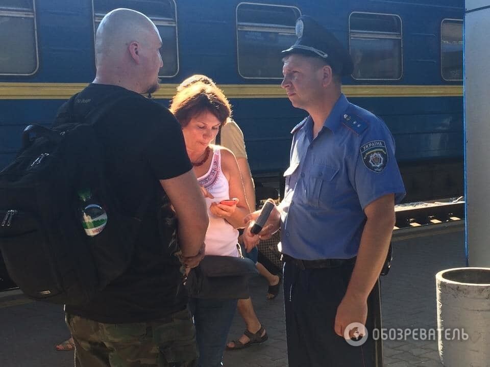 В поезде "Дарница-Одесса" произошла драка из-за пары влюбленных неформалов