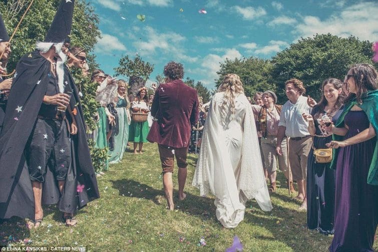 Пара устроила потрясающую свадьбу в стиле "Властелина колец": сказочные фото