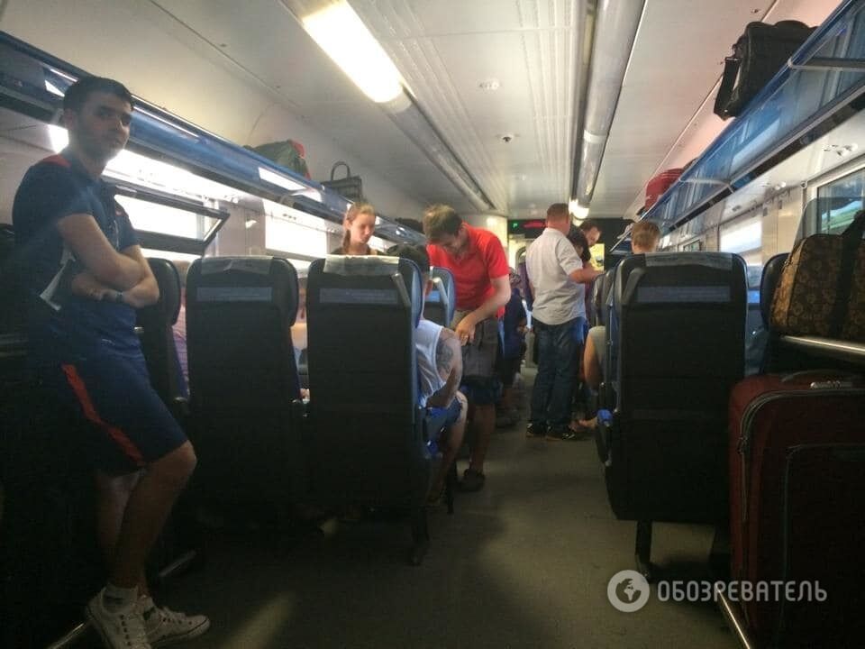 У поїзді "Дарниця-Одеса" сталася бійка через пару закоханих неформалів