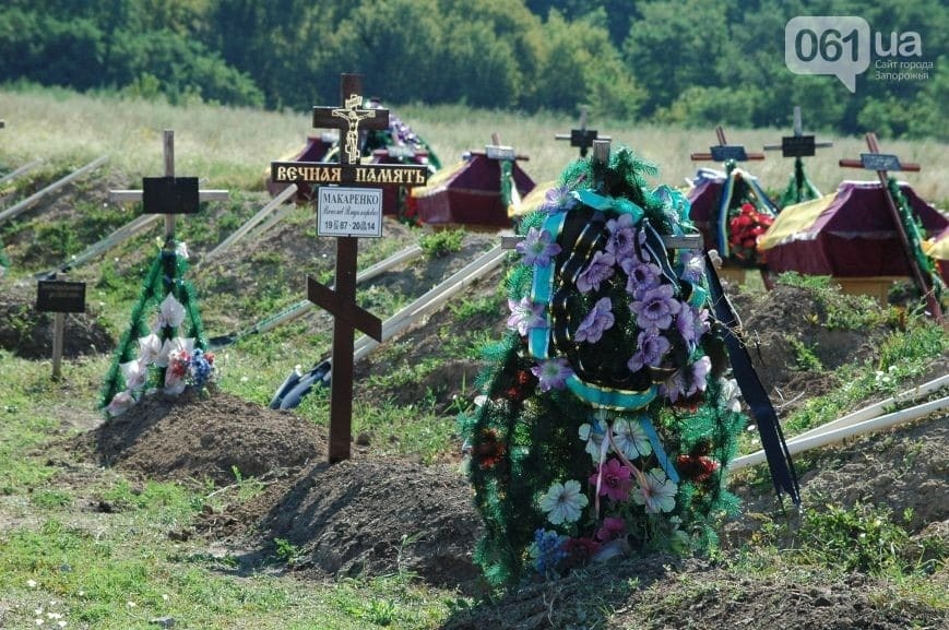 57 украинских воинов похоронили, так и не опознав: фото- и видеорепортаж из-под Запорожья