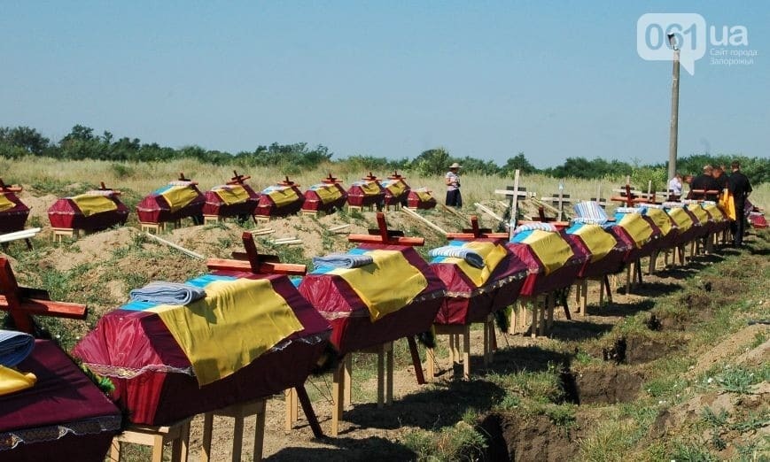 57 украинских воинов похоронили, так и не опознав: фото- и видеорепортаж из-под Запорожья