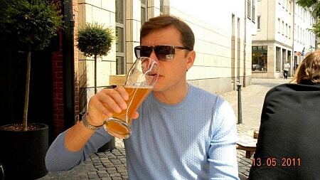 Мир отмечает день пива: кто из политиков не может без пенного напитка