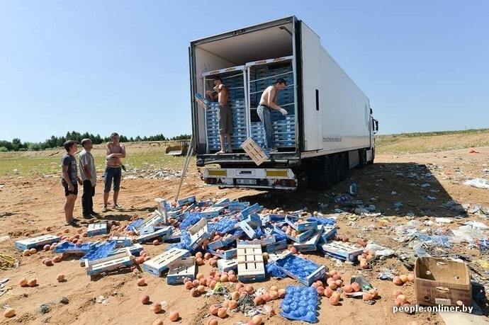 Персик не пройшов! Як на кордоні з Білоруссю зрівняли з землею 200 тонн фруктів: "соковиті" фото