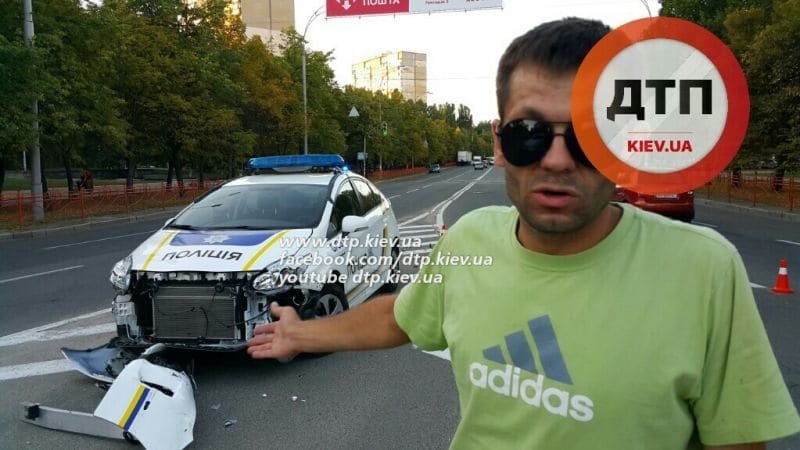 У Києві сталася ДТП за участю авто поліції: є постраждалий