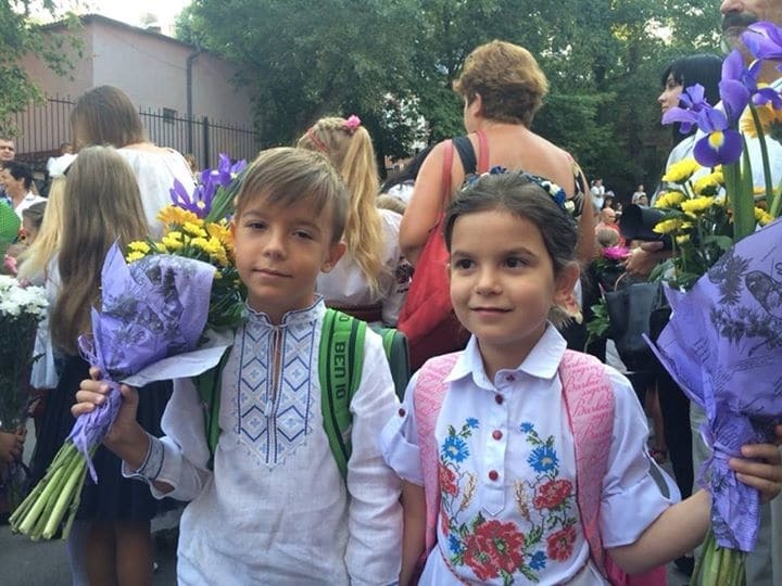 Как украинские политики провожали детей в школу: опубликованы фото