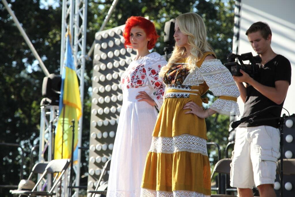 Украинские дизайнеры поразили Калифорнию шоу невероятно стильных вышиванок