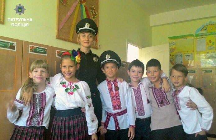 Київська поліція провела урок безпеки в школах: фоторепортаж