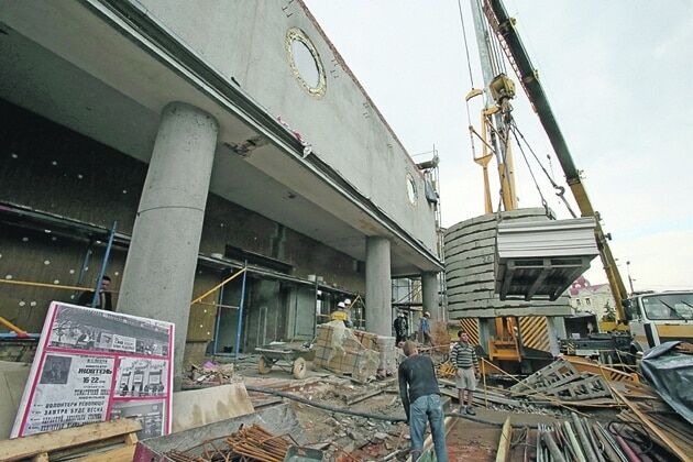 В Киеве откроют восстановленный после масштабного пожара кинотеатр "Жовтень": опубликованы фото