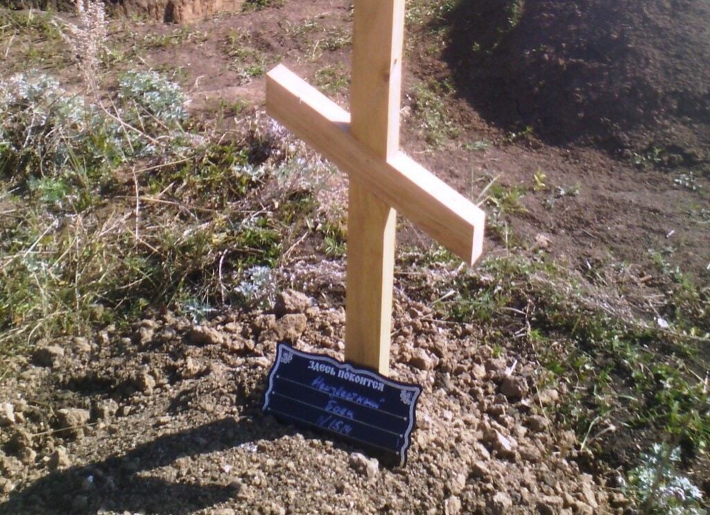 Забути не можна пробачити. На Донецькому кладовищі терористів збільшилася втричі: фоторепортаж