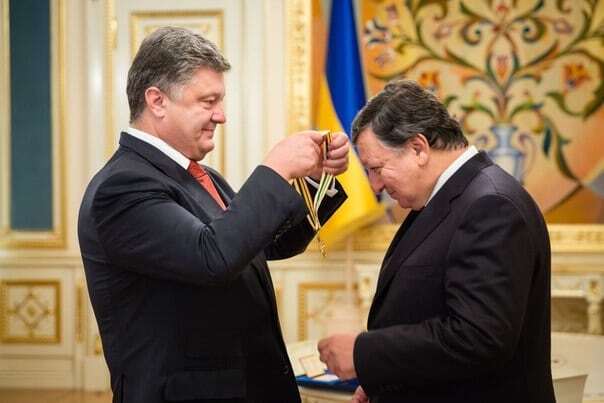 Порошенко вручил Баррозу орден Свободы