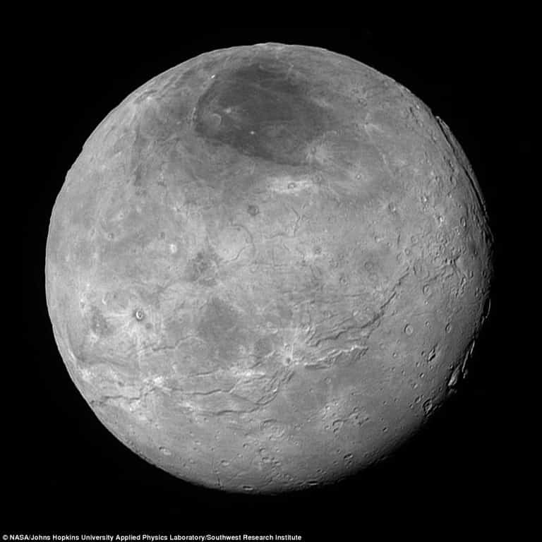NASA отримало нові детальні фото з Плутона