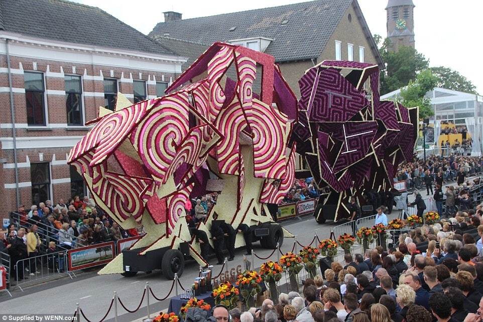Шедеври із жоржин: у Голландії пройшов дивовижний парад квітів, присвячений Ван Гогу