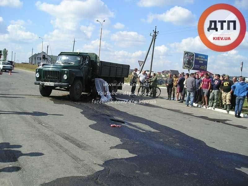 У жахливій аварії на Рівненщині загинуло двоє людей: фото з місця ДТП