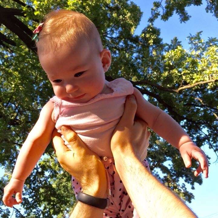 Олена Мозгова показала 6-місячну доньку: фото чарівної крихітки
