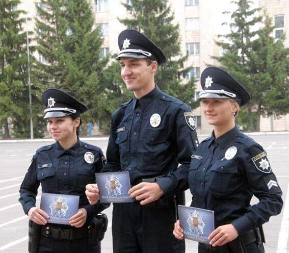 У лавах київських патрульних з'явилися перші офіцери