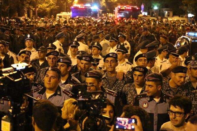 "Тарифный Майдан" в Ереване: полиция отпустила протестующих
