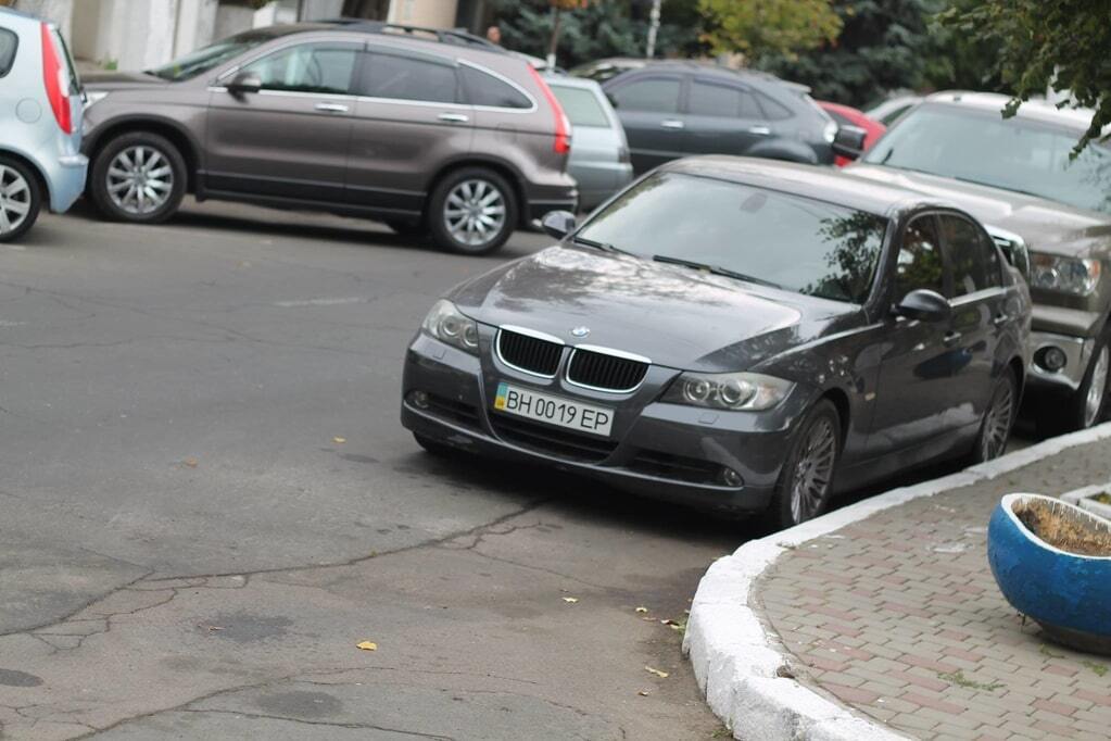 "Чтоб я так жил!" Автопарк кандидатов в прокуроры поразил своей роскошью. Фоторепортаж